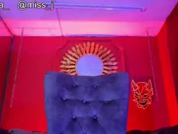 Chaturbate Live Sex Cam of julieta_russell