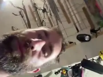 Chaturbate Watch Live Sex Cams of xploringus1