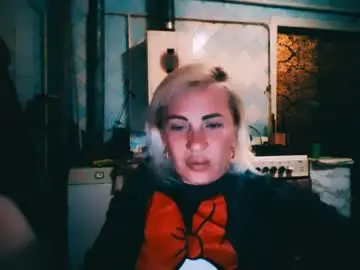 Chaturbate Live Sex Cam of alinafrey_