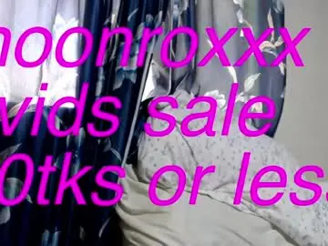 Chaturbate Nude Webcam of moonroxxx