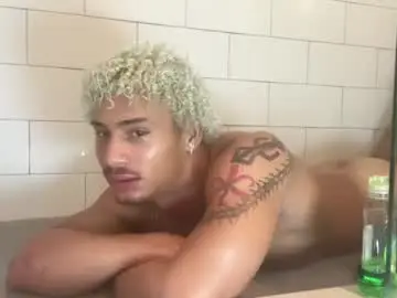 Chaturbate Live Sex Cam of kingzosh
