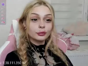 Chaturbate Live Sex Cam of melonipinkbb