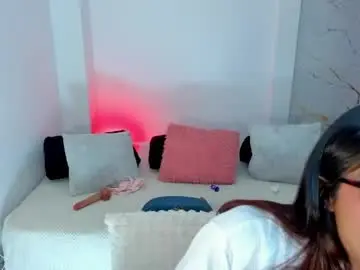 Chaturbate Nude Webcam of mila_rose1