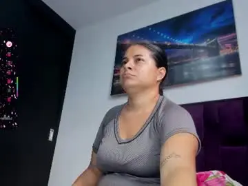 Chaturbate Live Sex Cam of alicia_whittee