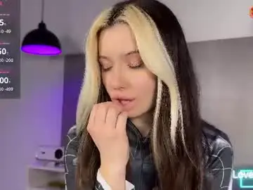 Chaturbate Live Sex Cam of _blowjob_queen_