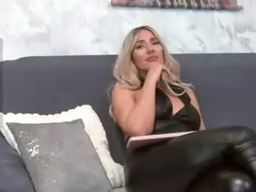 Chaturbate Live Sex Cam of aliznichols