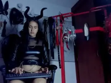 Chaturbate Live Sex Cam of evil_sammy
