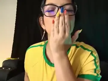 Chaturbate Watch Live Sex Cams of yungelitamor_