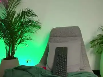 Chaturbate Live Sex Cam of andrew_west_