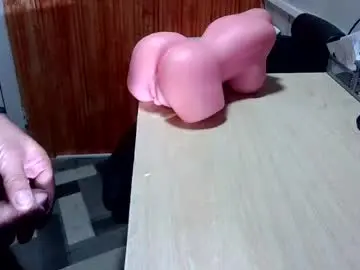 Chaturbate Live Porn of andyshr133