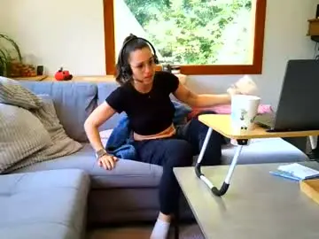 Chaturbate Live Sex Cam of emyxxl