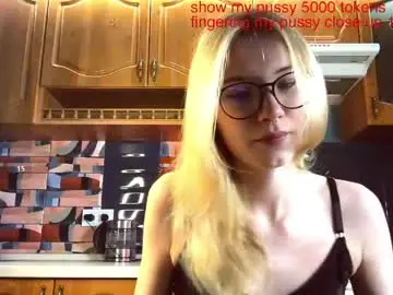 Chaturbate Live Sex Cam of eileencrowday