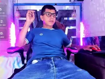 Chaturbate Live Sex Cam of g_lincoln