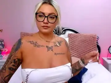 Chaturbate Live Sex Cam of foxyclarisee