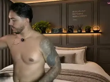 Chaturbate Best live sex cam show of owenpierces