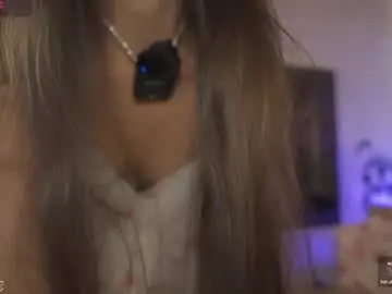 Chaturbate Live Sex Cam of bellapazzia13