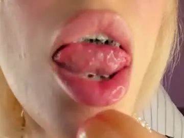 Chaturbate Live Sex of valenora1