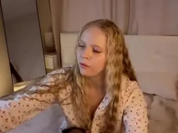 Chaturbate Live Sex Cam of sweeeet_angell