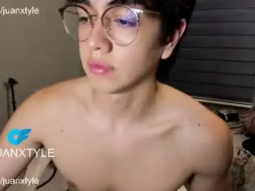Chaturbate Live Sex Cam of juancamroom