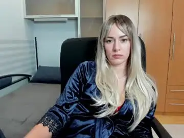 Chaturbate Live Sex Cam of yullisweetyy