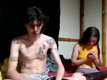 Chaturbate Live Sex Cam of miahells
