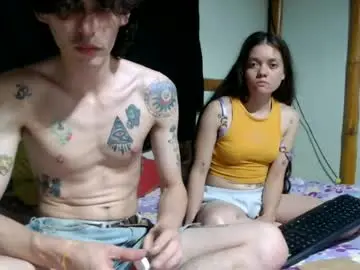 Chaturbate Live Sex Cam of miahells