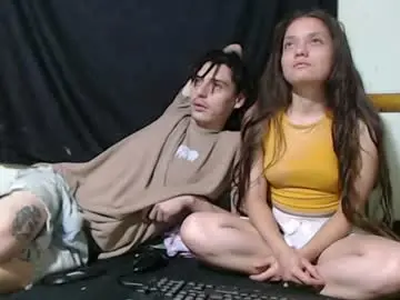 Chaturbate Live Sex Cam of miahells