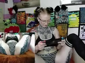 Chaturbate Free Porn Cam of sassi_blondi