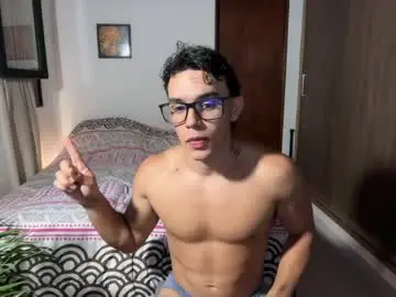 Chaturbate Live Sex Cam of joulianogreco1