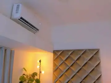 Chaturbate Live Sex Cam of malaia_hills