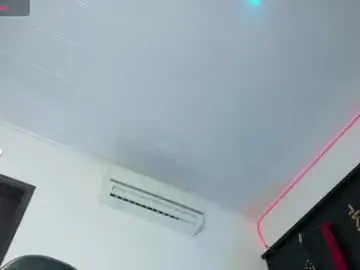 Chaturbate Free Porn Cam of carolaine69_