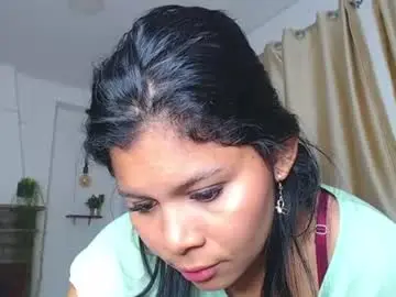 Chaturbate Live Sex Cam of emma_hassani