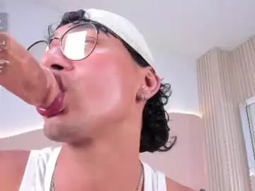 Chaturbate Best live sex cam show of dannthewolff