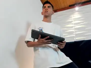 Chaturbate Live Sex Cam of lucca_moreti