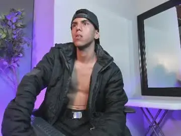 Chaturbate Live Sex Cam of lucca_moreti
