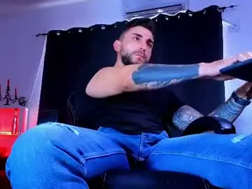 Chaturbate Free Live Porn of mightyaaron