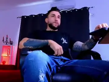 Chaturbate Free Live Porn of mightyaaron