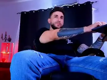 Chaturbate Live Sex Cam of mightyaaron