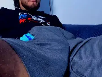 Chaturbate Sex Cam of kuzzcoo
