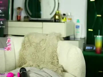 Chaturbate Live Sex Cam of katiecutieexo