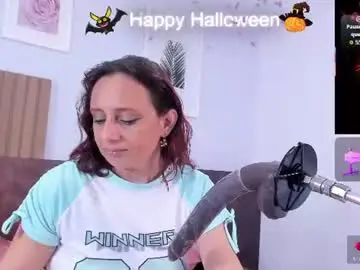 Chaturbate Live Sex Cam of issys_milf