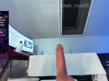 Chaturbate Best live sex cam show of petals_rose99