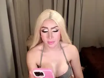 Chaturbate Live Sex Cam of thequeenisback