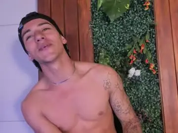 Chaturbate Live Sex Cam of andyjoy_