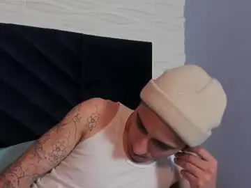 Chaturbate Live Sex Cam of andyjoy_