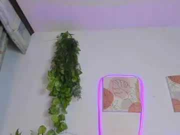 Chaturbate Live Sex Cam of quiinn__bx