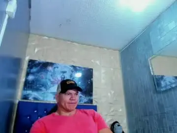 Chaturbate Live Sex Cam of tyleer_scot