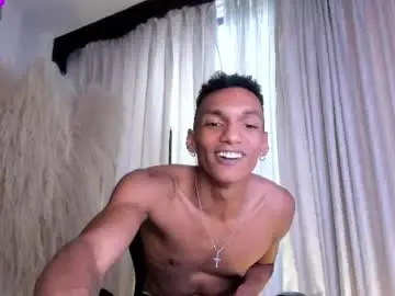 Chaturbate Best live sex cam show of juliensaint_