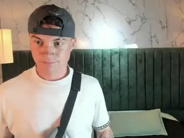 Chaturbate Live Porn of liljames_