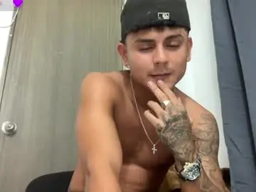 Chaturbate Live Sex Cam of bob_pettersonn